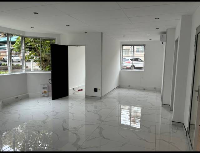 155M² OFFICE FOR SALE IN BEDFORD GARDENS